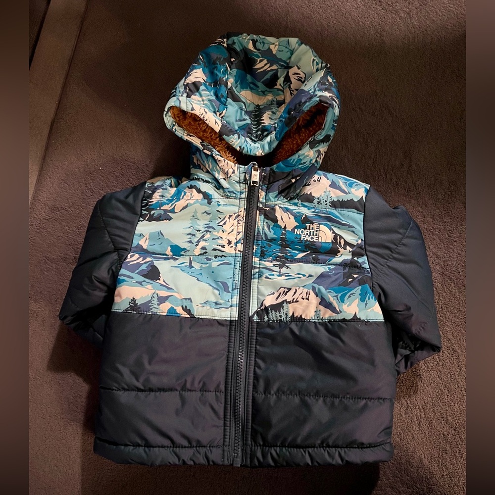 THE NORTH FACE Infant Reversible Mount Chimbo Jacket 12-18 months